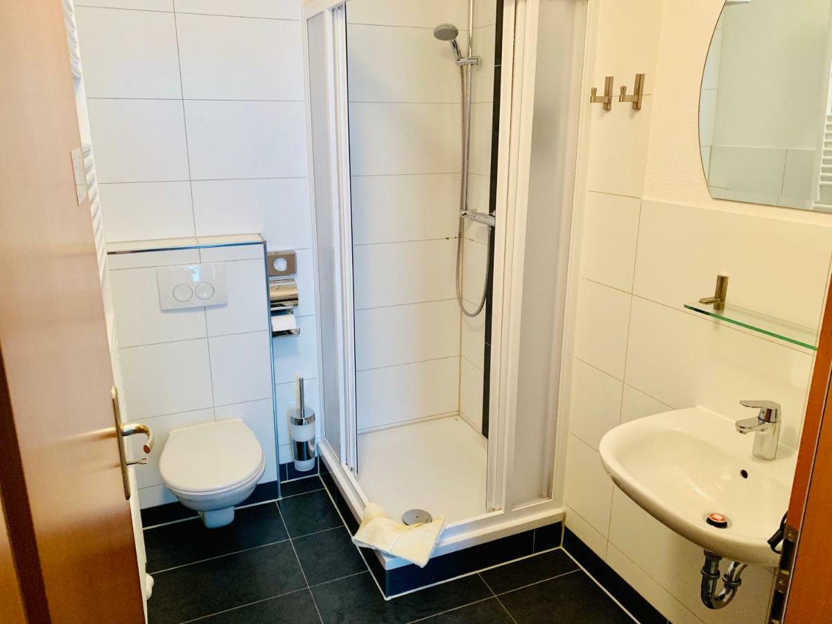Hotel-Pension "Petridamm" Rostock Ngoại thất bức ảnh